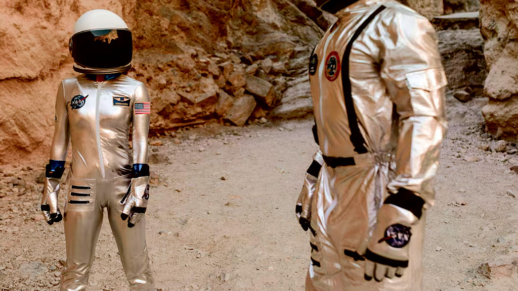 Asclepios, Sasso San Gottardo, EPFL, programa Asclepios astronautas, entrenamiento espacial Alpes suizos, simulación misión lunar estudiantes, fortaleza Sasso San Gottardo, misión espacial análoga Suiza, túneles lava lunar simulación, EPFL programa espacial, astronautas estudiantes entrenamiento, base lunar subterránea Alpes, experimentos espaciales cronobiología, Katie Mulry Asclepios