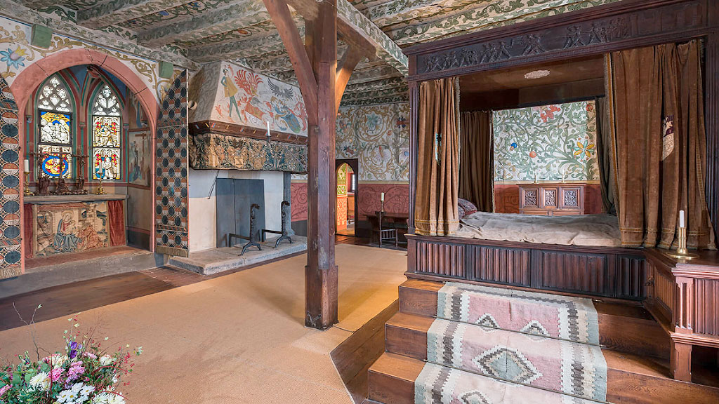 castillo de Eltz, bosque de Eifel, Alemania, castillos medievales en Alemania, arquitectura medieval alemana, turismo en Renania-Palatinado, sala del tesoro del castillo, castillos familiares en Europa, patrimonio histórico alemán, castillo mejor conservado de Alemania