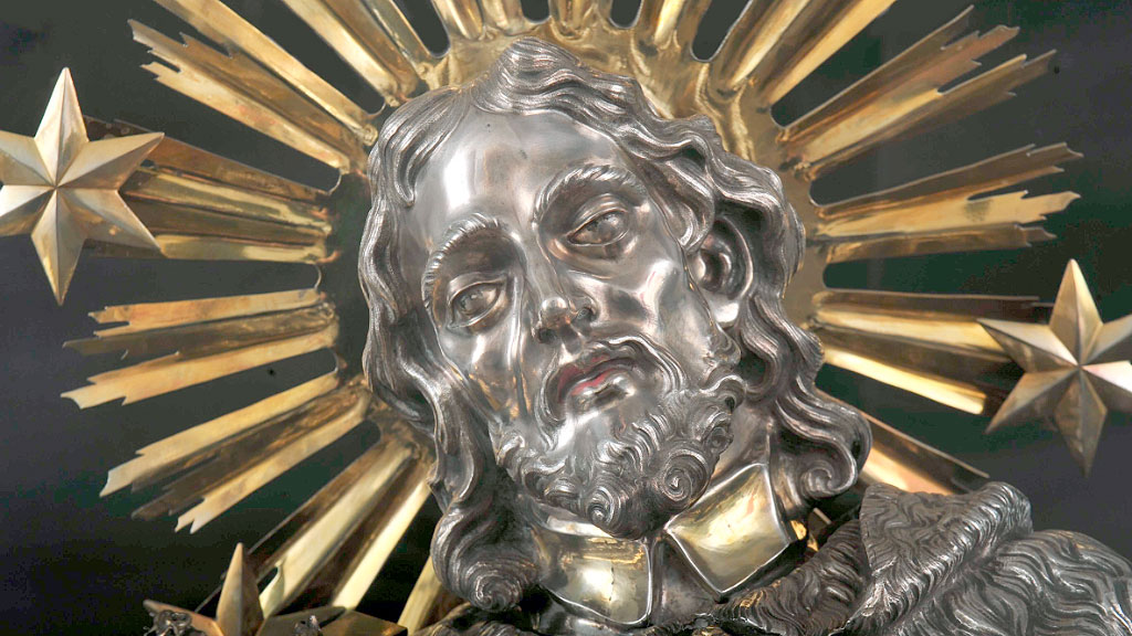 castillo de Eltz, bosque de Eifel, Alemania, castillos medievales en Alemania, arquitectura medieval alemana, turismo en Renania-Palatinado, sala del tesoro del castillo, castillos familiares en Europa, patrimonio histórico alemán, castillo mejor conservado de Alemania