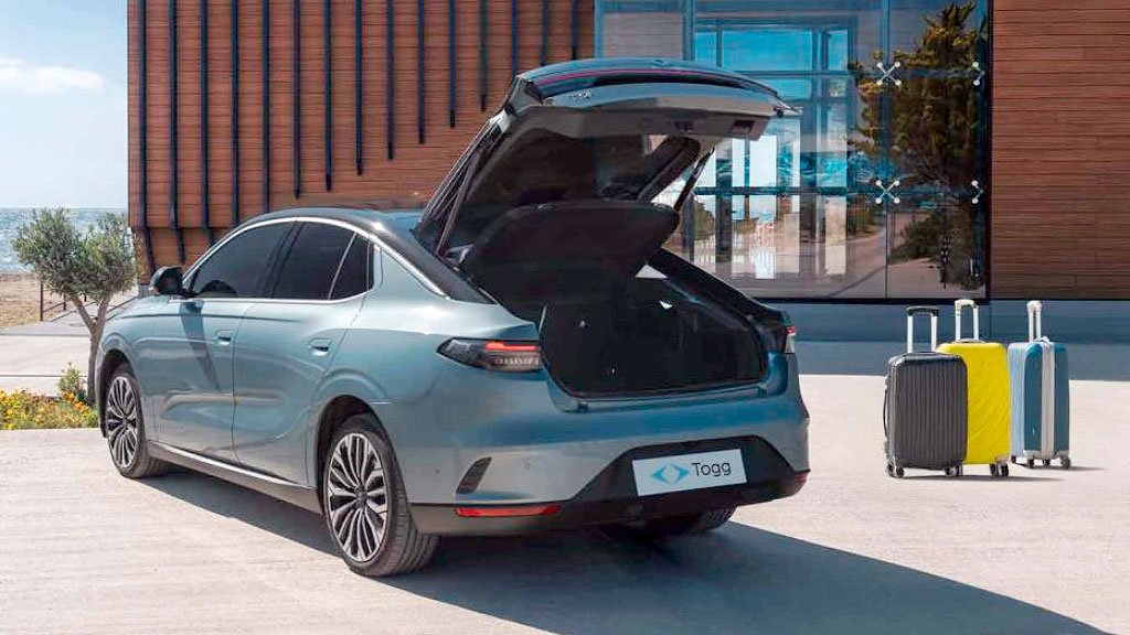 Togg, Tesla turco, autos eléctricos baratos, industria automotriz alemana, SUV eléctrico Togg T10X, Togg T10F, autos eléctricos turcos, lanzamiento Togg en Europa, comparación Togg Tesla Volkswagen, Togg precio Alemania, fábrica de autos eléctricos Turquía