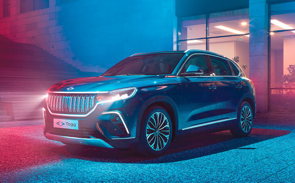 Togg, Tesla turco, autos eléctricos baratos, industria automotriz alemana, SUV eléctrico Togg T10X, Togg T10F, autos eléctricos turcos, lanzamiento Togg en Europa, comparación Togg Tesla Volkswagen, Togg precio Alemania, fábrica de autos eléctricos Turquía