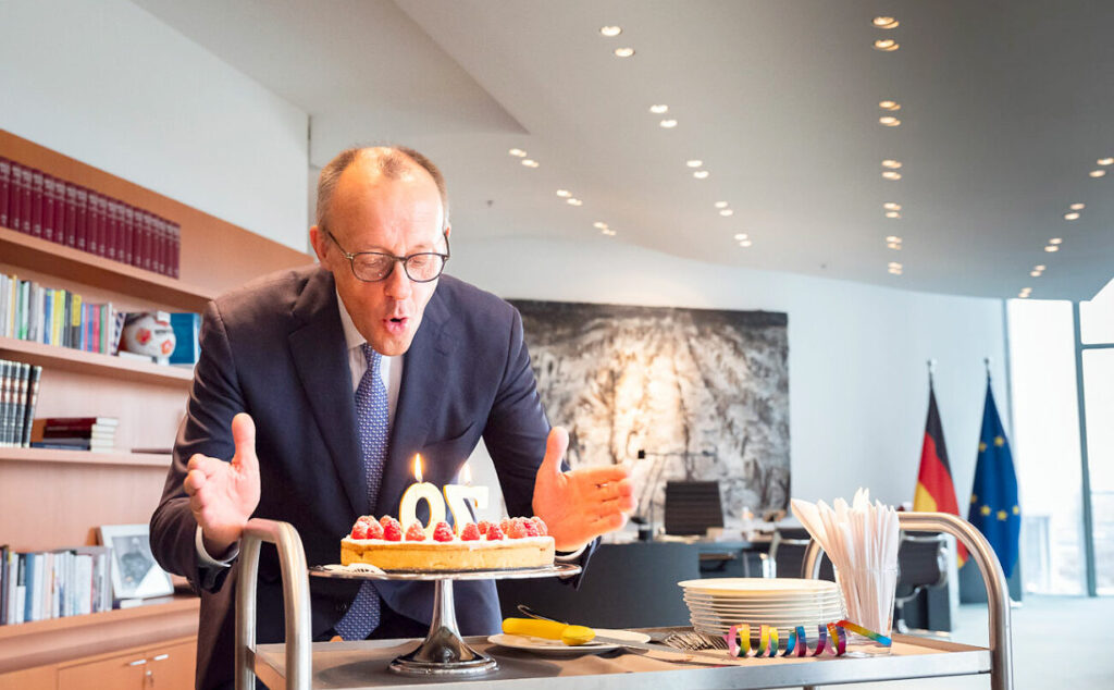 Friedrich Merz, gobierno alemán, popularidad política, Merz 70 años, política alemana 2025, CDU/CSU Alemania, encuestas Friedrich Merz, caída de imagen política, aniversario Merz, liderazgo en Alemania