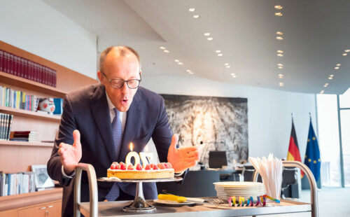 Friedrich Merz, gobierno alemán, popularidad política, Merz 70 años, política alemana 2025, CDU/CSU Alemania, encuestas Friedrich Merz, caída de imagen política, aniversario Merz, liderazgo en Alemania