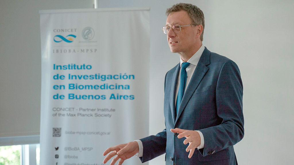 Patrick Cramer, Sociedad Max Planck, ciencia, visita científica Alemania Argentina, cooperación científica internacional, IBioBA Buenos Aires, libertad académica y democracia, ciencia en tiempos de crisis, acuerdos científicos Alemania, UBA Max Planck convenio, discurso Patrick Cramer CONICET