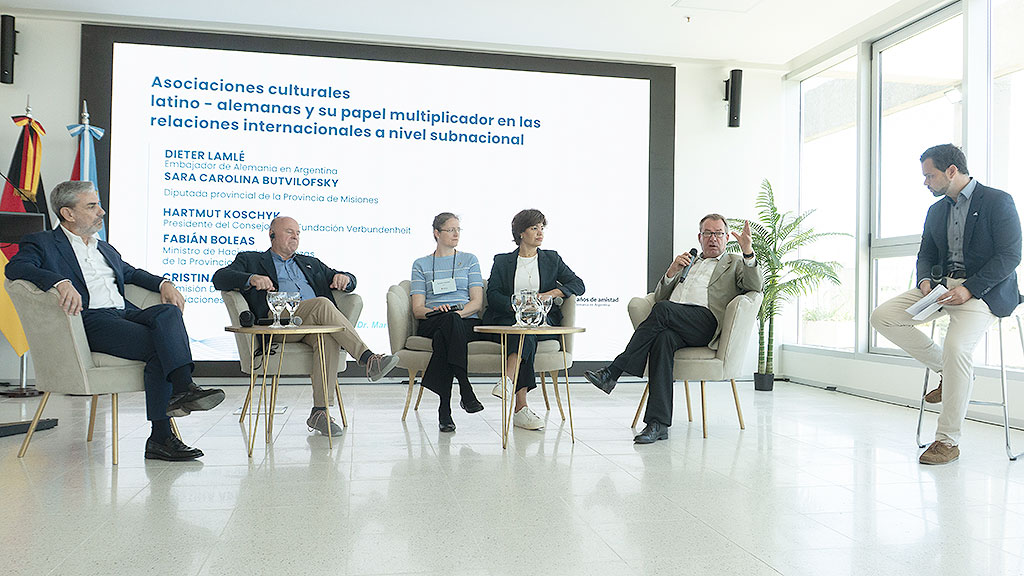 Stiftung Verbundenheit, FAAG, Rogelio Frigerio, Congreso Diplomacia Ciudadana, comunidad germano-argentina, relaciones argentino-alemanas, Paraná Entre Ríos, bicentenario amistad Alemania Argentina, Embajada Alemania Argentina, #JungesNetzwerk, asociaciones culturales argentino-alemanas