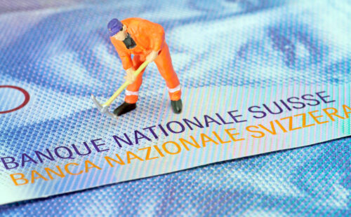 Suiza, mercado laboral, escasez de personal calificado, salarios en Suiza, trabajadores extranjeros Suiza, déficit laboral Suiza, 85.000 vacantes Suiza, sanidad suiza, mercado laboral suizo, ingenieros Suiza, tecnología Suiza empleo, enfermeros Suiza, permiso G Suiza, trabajar en Suiza desde Francia, costo de vida Suiza, oportunidades laborales Suiza