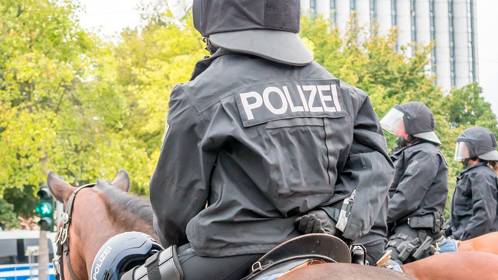 Alemania, Stefanie Hubig, Bundeskriminalamt, violencia contra policías Alemania, reforma penal alemana 2025, agresiones fuerzas seguridad Alemania, Alexander Dobrindt interior, penas mínimas prisión Alemania, ataques bomberos rescatistas, estadísticas criminalidad Alemania, protección efectivos emergencia, Bundeskriminalamt datos violencia, legislación penal Alemania, seguridad pública alemana