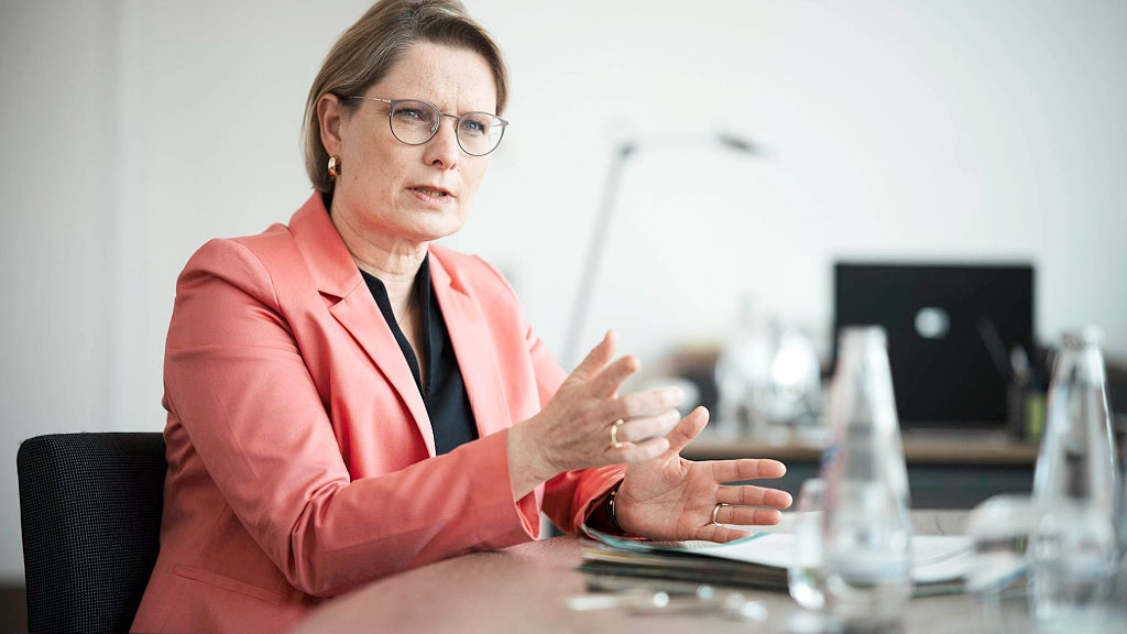 Alemania, Stefanie Hubig, Bundeskriminalamt, violencia contra policías Alemania, reforma penal alemana 2025, agresiones fuerzas seguridad Alemania, Alexander Dobrindt interior, penas mínimas prisión Alemania, ataques bomberos rescatistas, estadísticas criminalidad Alemania, protección efectivos emergencia, Bundeskriminalamt datos violencia, legislación penal Alemania, seguridad pública alemana