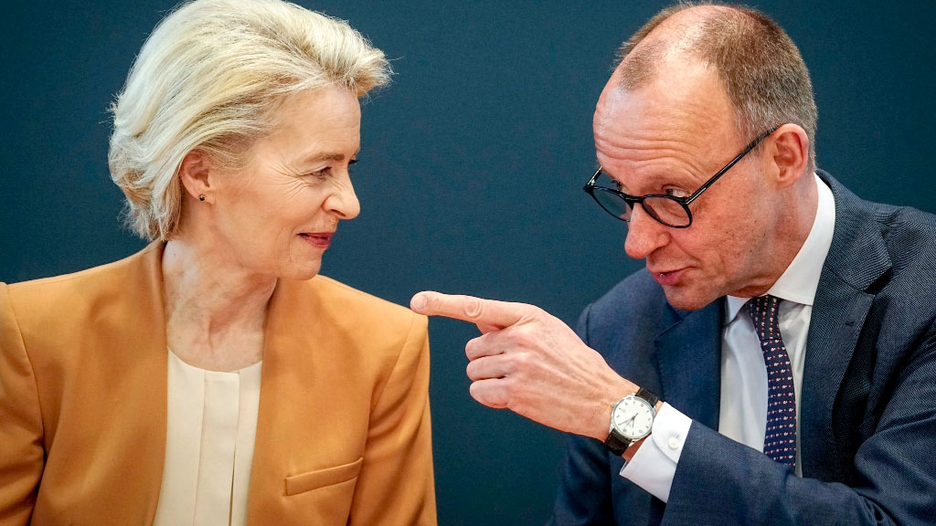 motores de combustión, Friedrich Merz, Ursula von der Leyen, Apostolos Tzitzikostas, Handelsblatt, e-combustibles, motores combustión 2035, Alemania UE e-combustibles, Friedrich Merz Ursula von der Leyen, prohibición motores térmicos, reducción emisiones 90 por ciento, flotas corporativas Alemania, vehículos eléctricos UE, industria automotriz alemana, límites emisiones CO2, híbridos enchufables Europa