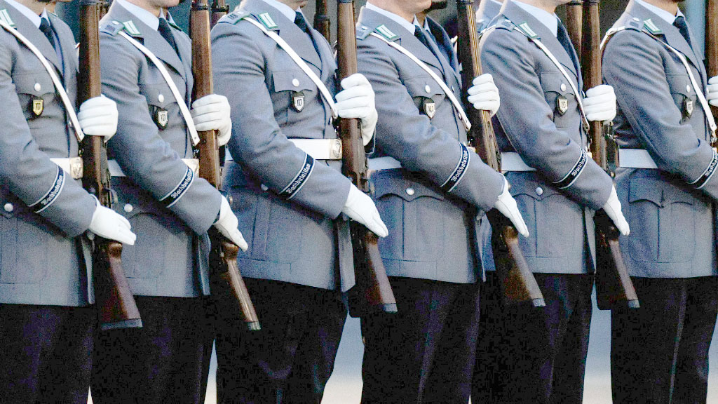 Bundestag, servicio militar, Alemania, Boris Pistorius Bundeswehr reforma, protestas estudiantes Alemania servicio militar, registro obligatorio hombres 2008, conscripción Alemania 2026, manifestaciones servicio militar Hamburgo, Bundeswehr reclutamiento voluntario, objeción conciencia Alemania récord, huelga escolar contra servicio militar, OTAN Alemania 460000 soldados