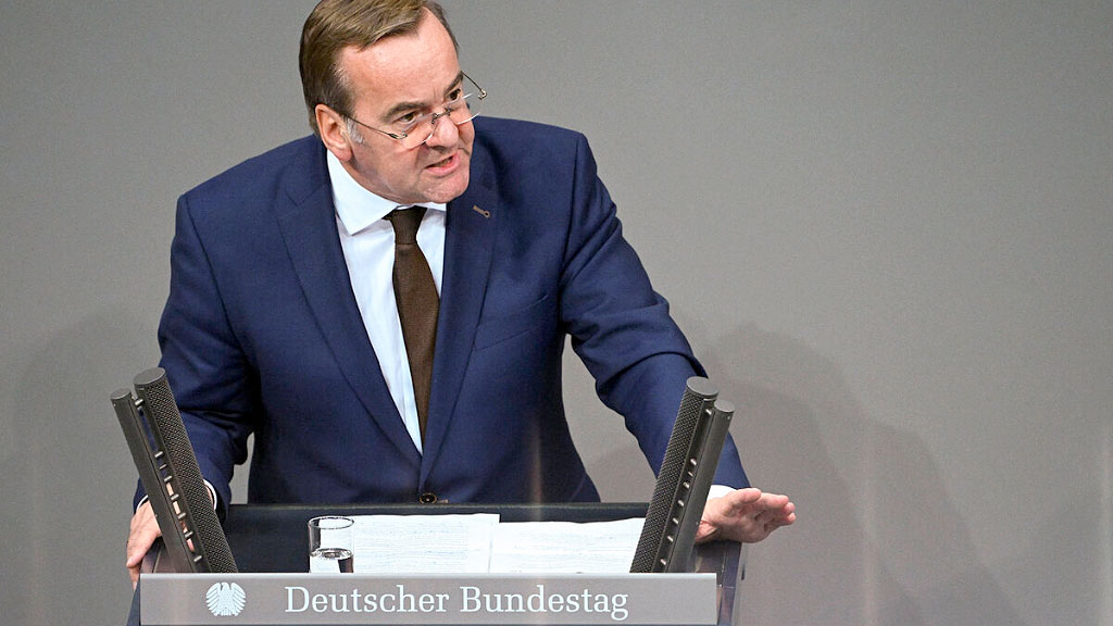 Bundestag, servicio militar, Alemania, Boris Pistorius Bundeswehr reforma, protestas estudiantes Alemania servicio militar, registro obligatorio hombres 2008, conscripción Alemania 2026, manifestaciones servicio militar Hamburgo, Bundeswehr reclutamiento voluntario, objeción conciencia Alemania récord, huelga escolar contra servicio militar, OTAN Alemania 460000 soldados