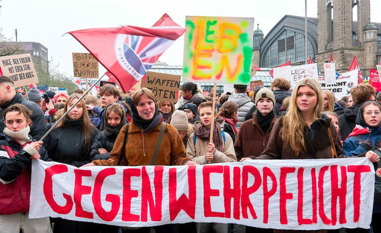 Bundestag, servicio militar, Alemania, Boris Pistorius Bundeswehr reforma, protestas estudiantes Alemania servicio militar, registro obligatorio hombres 2008, conscripción Alemania 2026, manifestaciones servicio militar Hamburgo, Bundeswehr reclutamiento voluntario, objeción conciencia Alemania récord, huelga escolar contra servicio militar, OTAN Alemania 460000 soldados