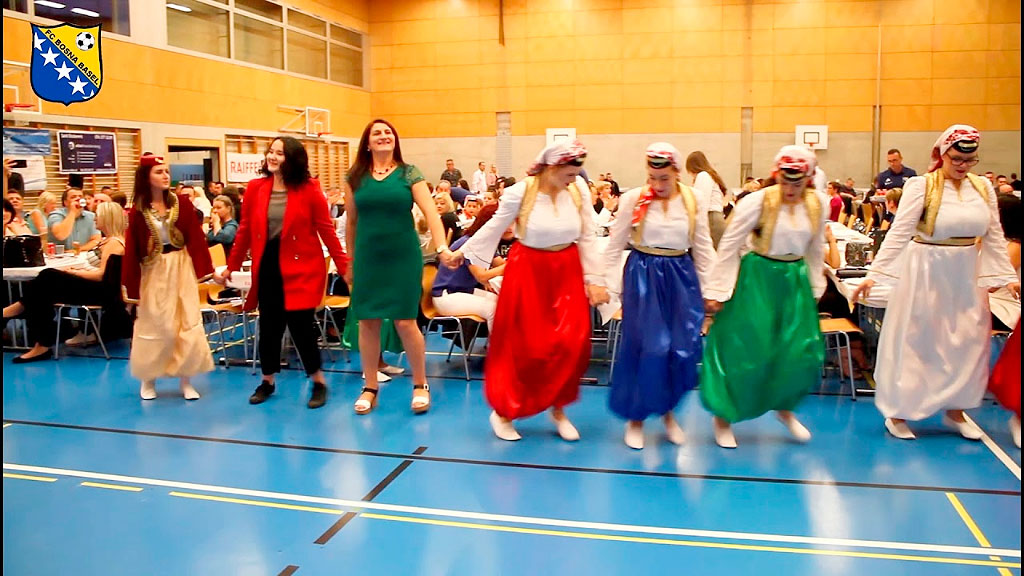 Suiza, fútbol, migrantes bosnios, FC Bosna Basel, comunidad bosnia en Suiza, fútbol amateur suizo, guerra de Bosnia diáspora, integración de migrantes en Suiza, clubes de inmigrantes fútbol, Balcanes y migración, posguerra de Bosnia, deporte e integración social, Basilea comunidad migrante