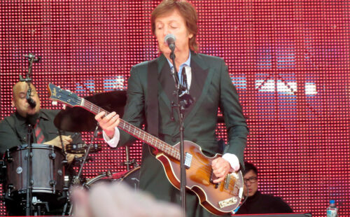 Höfner, Paul McCartney, Beatle Bass, Fürth, Hubert Ampferl, concurso preventivo, Höfner insolvencia, Beatle Bass Paul McCartney, fabricante guitarras alemán, Höfner 500/1 bajo, Karl Höfner Baiersdorf, concurso preventivo Alemania, instrumentos musicales Bavaria, crisis industria musical, Beatles bajo legendario, Höfner Tribunal Fürth