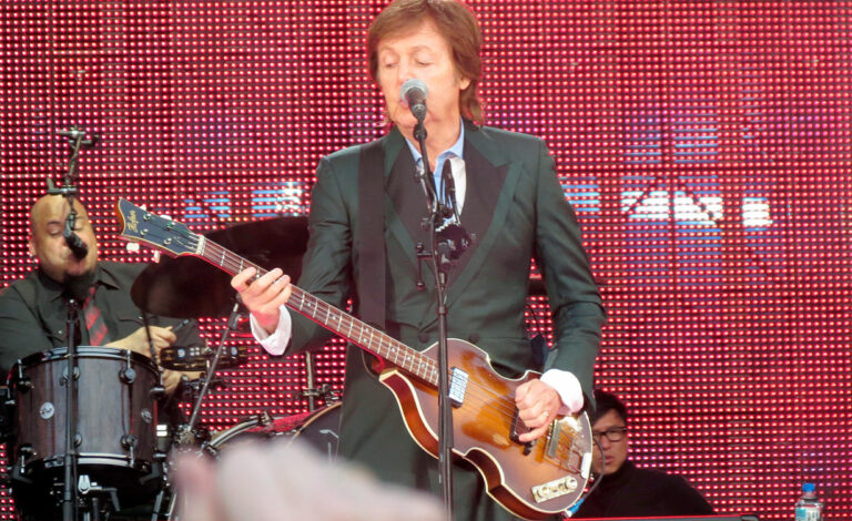 Höfner, Paul McCartney, Beatle Bass, Fürth, Hubert Ampferl, concurso preventivo, Höfner insolvencia, Beatle Bass Paul McCartney, fabricante guitarras alemán, Höfner 500/1 bajo, Karl Höfner Baiersdorf, concurso preventivo Alemania, instrumentos musicales Bavaria, crisis industria musical, Beatles bajo legendario, Höfner Tribunal Fürth