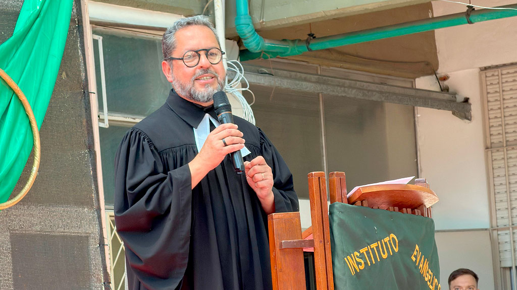 Instituto Luis Siegel, Los Polvorines, AGDS, colegio alemán Los Polvorines, celebración 50 años Luis Siegel, AGDS Argentina escuelas alemanas, Embajada Alemania educación Argentina, Pastor Luis Siegel pionero educación, bicentenario amistad argentino alemana, Congregación Evangélica educación, comunidad germana Los Polvorines, Paula Schäfer directora Luis Siegel, Brigitte von der Fecht AGDS