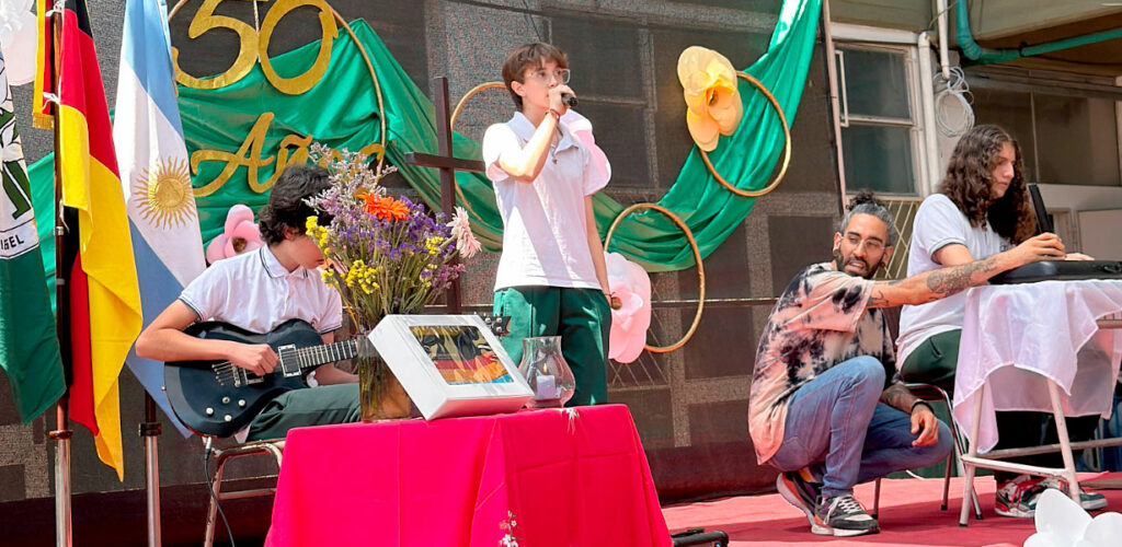 Instituto Luis Siegel, Los Polvorines, AGDS, colegio alemán Los Polvorines, celebración 50 años Luis Siegel, AGDS Argentina escuelas alemanas, Embajada Alemania educación Argentina, Pastor Luis Siegel pionero educación, bicentenario amistad argentino alemana, Congregación Evangélica educación, comunidad germana Los Polvorines, Paula Schäfer directora Luis Siegel, Brigitte von der Fecht AGDS