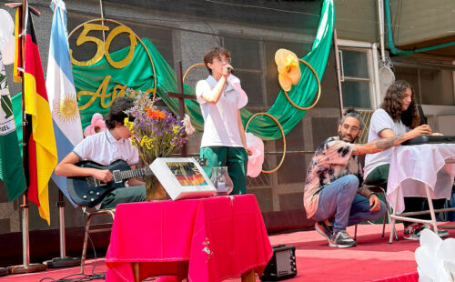 Instituto Luis Siegel, Los Polvorines, AGDS, colegio alemán Los Polvorines, celebración 50 años Luis Siegel, AGDS Argentina escuelas alemanas, Embajada Alemania educación Argentina, Pastor Luis Siegel pionero educación, bicentenario amistad argentino alemana, Congregación Evangélica educación, comunidad germana Los Polvorines, Paula Schäfer directora Luis Siegel, Brigitte von der Fecht AGDS