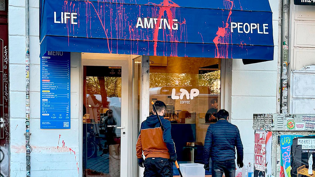 LAP Coffee, Berlín, Ralph Hage, Tonalli Arreola, gentrificación, sector cafetero, guerra del café Alemania, start-up café barato, cafeterías tradicionales Alemania, capuchino 2,50 euros, conflicto sector cafetero, ataques LAP Coffee, competencia café Berlín