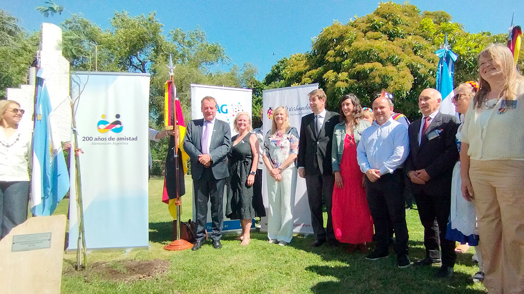 Dieter Lamlé, Alemanes del Volga, Colonias Alemanes del Volga, Colonia Hinojo, Colonia San Miguel, Colonia Nievas, Comunidad germano-argentina, 200 años de amistad Alemania Argentina, Argentinisches Tageblatt, Municipio de Olavarría, Inmigración alemana en Argentina, Volga alemán, Federación de Asociaciones Argentino-Germanas (FAAG), Historia alemana en Buenos Aires y Provincia, Visita diplomática Alemania Argentina