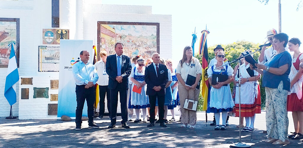 Dieter Lamlé, Alemanes del Volga, Colonias Alemanes del Volga, Colonia Hinojo, Colonia San Miguel, Colonia Nievas, Comunidad germano-argentina, 200 años de amistad Alemania Argentina, Argentinisches Tageblatt, Municipio de Olavarría, Inmigración alemana en Argentina, Volga alemán, Federación de Asociaciones Argentino-Germanas (FAAG), Historia alemana en Buenos Aires y Provincia, Visita diplomática Alemania Argentina