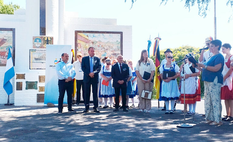 Dieter Lamlé, Alemanes del Volga, Colonias Alemanes del Volga, Colonia Hinojo, Colonia San Miguel, Colonia Nievas, Comunidad germano-argentina, 200 años de amistad Alemania Argentina, Argentinisches Tageblatt, Municipio de Olavarría, Inmigración alemana en Argentina, Volga alemán, Federación de Asociaciones Argentino-Germanas (FAAG), Historia alemana en Buenos Aires y Provincia, Visita diplomática Alemania Argentina