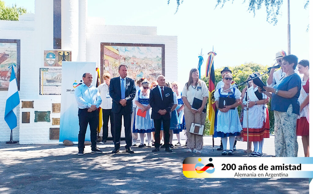 Dieter Lamlé, Alemanes del Volga, Colonias Alemanes del Volga, Colonia Hinojo, Colonia San Miguel, Colonia Nievas, Comunidad germano-argentina, 200 años de amistad Alemania Argentina, Argentinisches Tageblatt, Municipio de Olavarría, Inmigración alemana en Argentina, Volga alemán, Federación de Asociaciones Argentino-Germanas (FAAG), Historia alemana en Buenos Aires y Provincia, Visita diplomática Alemania Argentina