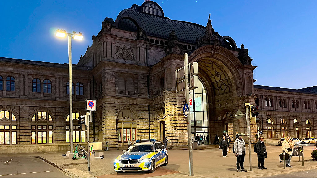 Núremberg, estación central, Alemania, Helen Townson, Policía Federal, Videovigilancia, estación Núremberg seguridad, delitos violentos Alemania, Helen Townson Policía Federal, videovigilancia estaciones Alemania, zonas prohibición alcohol, trabajadores sociales estaciones, personas sin hogar Núremberg, Mudra drogodependientes, bahnhof Núremberg, seguridad transporte público Alemania