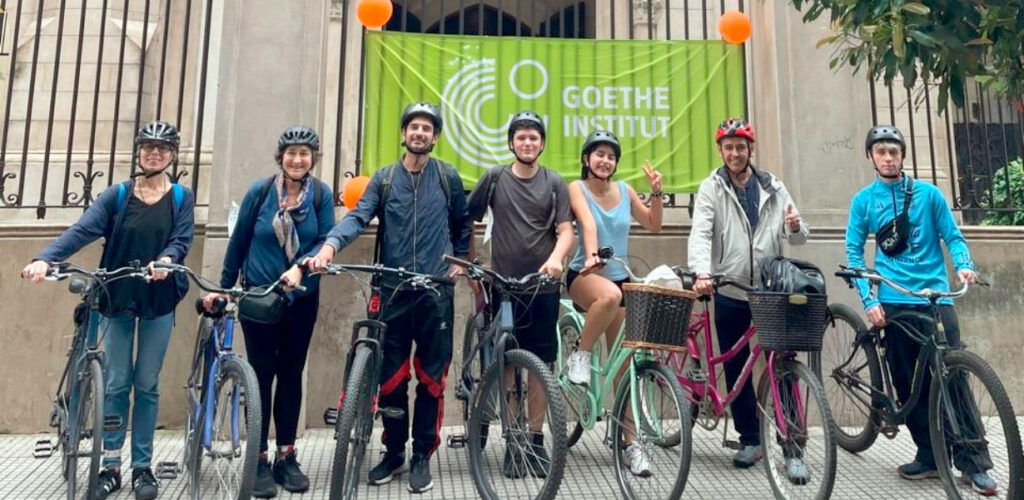 PASCH Radlrallye, Goethe-Institut, Buenos Aires, recorrido bicicleta huellas alemanas, Goethe-Institut Buenos Aires actividades, 200 años inmigración alemana Argentina, cultura alemana Buenos Aires, estudiantes alemán Buenos Aires, patrimonio alemán Argentina, Embajada Alemania Argentina eventos, comunidad germanohablante Buenos Aires, CEABA Iglesia Evangélica Alemana, MUNTREF Museo Inmigración