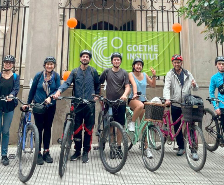 PASCH Radlrallye, Goethe-Institut, Buenos Aires, recorrido bicicleta huellas alemanas, Goethe-Institut Buenos Aires actividades, 200 años inmigración alemana Argentina, cultura alemana Buenos Aires, estudiantes alemán Buenos Aires, patrimonio alemán Argentina, Embajada Alemania Argentina eventos, comunidad germanohablante Buenos Aires, CEABA Iglesia Evangélica Alemana, MUNTREF Museo Inmigración