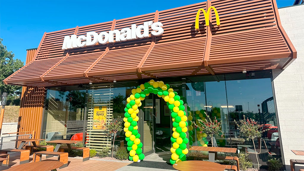 Alexander Nouri, Bundesliga, McDonald’s, Werder Bremen entrenador, Hertha BSC técnico, McDonald’s Alemania franquicia, entrenadores de fútbol alemán, salida del fútbol profesional