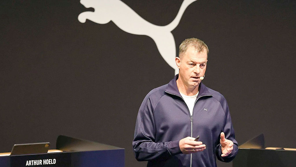 Anta Sports, Puma, familia francesa Pinault, Arthur Höld Puma, familia Pinault vende Puma, fabricante deportivo chino, adquisición Puma 2026, industria deportiva alemana, Herzogenaurach, Artemis holding, marca deportiva alemana