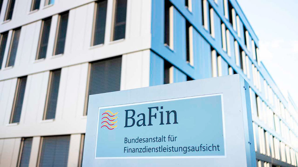 Deutsche Bank, Christian Sewing, Fráncfort, lavado de dinero Alemania, Fiscalía Fráncfort, Roman Abramovich, banca alemana, allanamiento Deutsche Bank, beneficios Deutsche Bank 2025, Bafin supervisión, banco alemán investigación