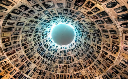 Holocausto, #LastSeen, inteligencia artificial, deportaciones nazis, negacionismo histórico, inteligencia artificial, memoria histórica, Alemania Segunda Guerra Mundial, falsificaciones digitales, Bayerischer Rundfunk, imágenes falsas IA