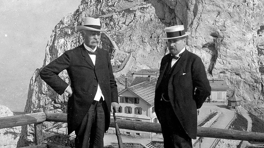 monte Pilatus, Alpes suizos, Ferrocarril, ferrocarril de cremallera, tren cremallera Pilatus, pendiente ferroviaria más pronunciada, ingeniería suiza ferrocarril, turismo Alpes suizos, Eduard Locher ingeniero, tren Alpnachstad