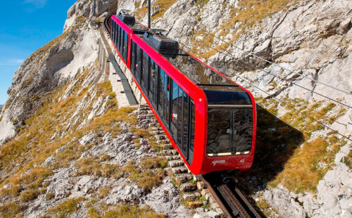 monte Pilatus, Alpes suizos, Ferrocarril, ferrocarril de cremallera, tren cremallera Pilatus, pendiente ferroviaria más pronunciada, ingeniería suiza ferrocarril, turismo Alpes suizos, Eduard Locher ingeniero, tren Alpnachstad