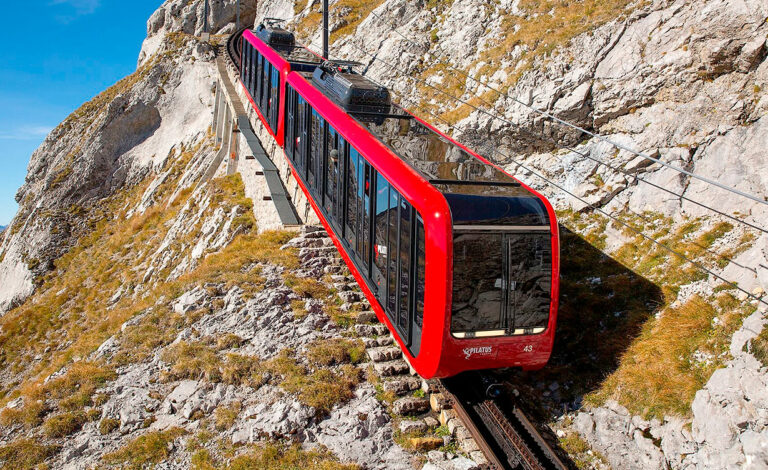 monte Pilatus, Alpes suizos, Ferrocarril, ferrocarril de cremallera, tren cremallera Pilatus, pendiente ferroviaria más pronunciada, ingeniería suiza ferrocarril, turismo Alpes suizos, Eduard Locher ingeniero, tren Alpnachstad