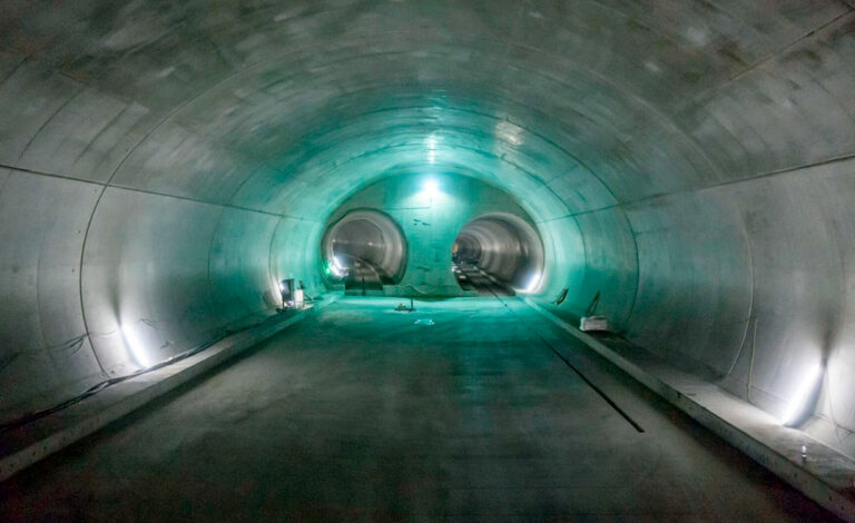 Túnel de Base del Brennero, Tribunal de Cuentas Europeo, infraestructura de transporte, retrasos en megaproyectos, sobrecostos UE, transporte ferroviario alpino, Austria Italia, Tribunal de Cuentas Europeo, conexión transalpina