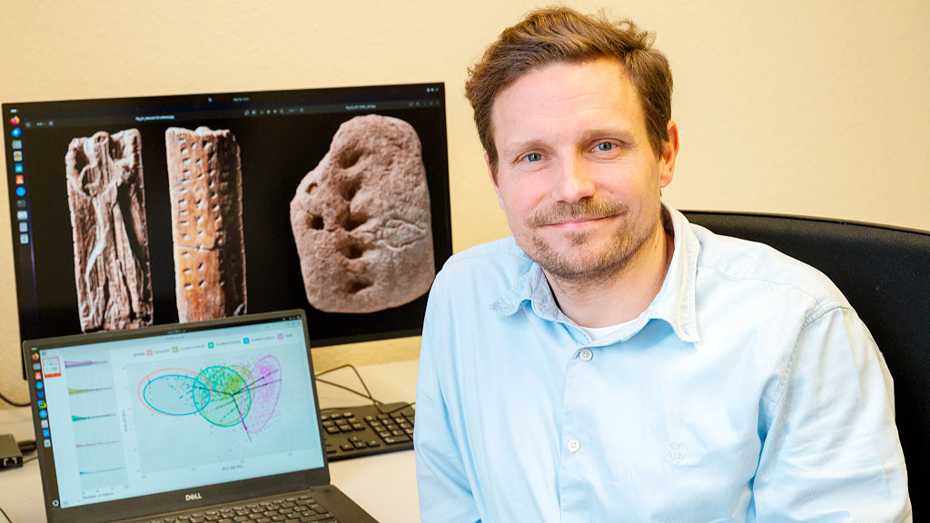 Arqueología, sistemas de escritura, Alemania, escritura prehistórica Alemania, cultura Auriñaciense, artefactos 40.000 años, figurilla Adorante, proto-cuneiforme, Homo sapiens Europa, cueva Geissenklösterle, prehistoria Baden-Württemberg