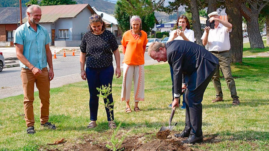 Esquel, Buddy Bär, Embajador Alemania, Dieter Lamlé, colectividad alemana, Chubut Patagonia, 200 años amistad, Plazoleta Alemanes, Gimnasio Alemán Esquel, JungesNetzwerk