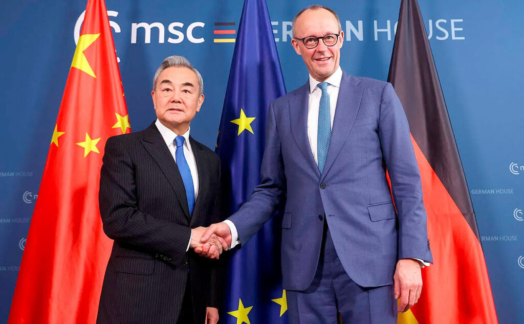 Friedrich Merz, China, Comercio exterior alemán, Merz China relaciones comerciales Alemania, Alemania China socio comercial 2025, dependencia económica Alemania China, tierras raras Alemania China, déficit comercial Alemania China, exportaciones alemanas China caída, DIHK China empresas alemanas