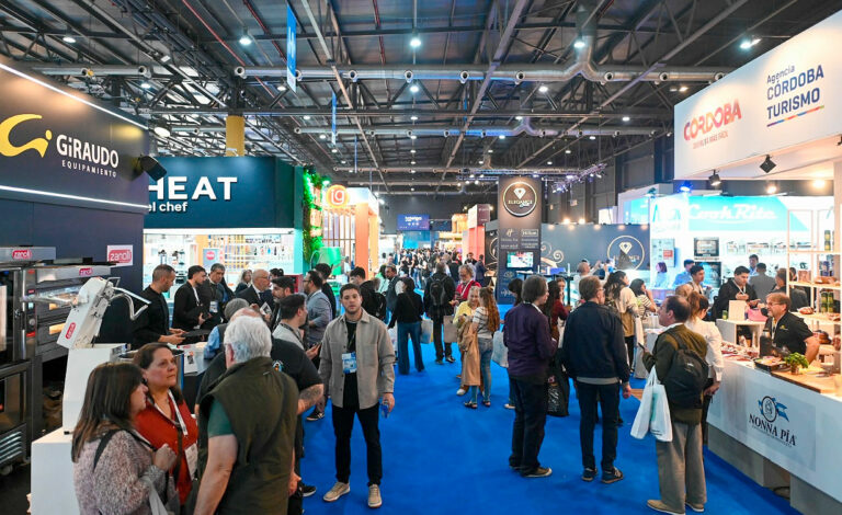 Messe Frankfurt Argentina, industria ferial, exposición, Economía, Negocios y eventos, Turismo MICE, ferias comerciales en Argentina, industria ferial, turismo MICE, eventos de negocios, exposiciones en Buenos Aires, economía argentina, ferias internacionales, generación de negocios, visitantes internacionales, impacto económico de las ferias, récord de visitantes en ferias comerciales, impacto económico del turismo MICE en Argentina, Messe Frankfurt récord de visitantes 2025, ferias como motor de la economía argentina