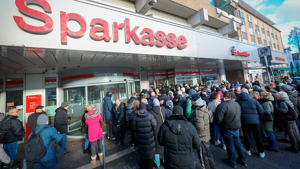 robo bancario, Gelsenkirchen, Alemania, Sparkasse atraco, robo cajas seguridad, crimen Alemania, robo millonario, Renania del Norte-Westfalia, delito bancario Europa, investigación policial, seguridad bancaria Alemania