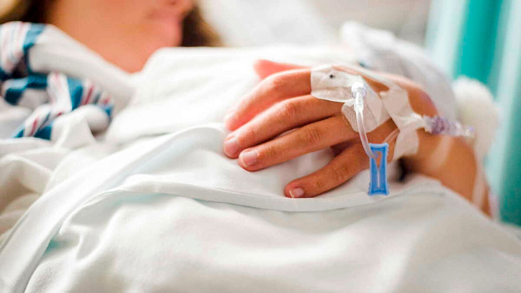 Tahirys Dos Santos, Crans-Montana, FC Metz, bar Constellation tragedia, futbolista sobreviviente incendio, Año Nuevo Suiza 2026, quemaduras 30% cuerpo, tragedia resort suizo, FC Metz defensor, Coline pareja Dos Santos, incendio bar Suiza víctimas