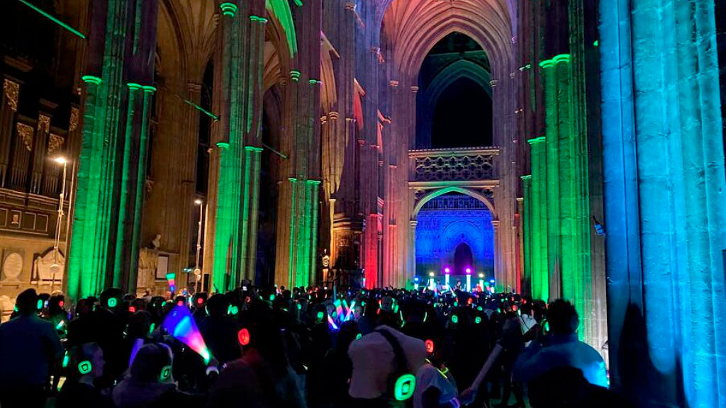 iglesia, Cementerio Central de Viena, silent disco, iglesia San Carlos Borromeo, iglesia Viena silent disco, Cementerio Central Viena evento cultural