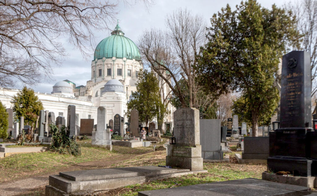 iglesia, Cementerio Central de Viena, silent disco, iglesia San Carlos Borromeo, iglesia Viena silent disco, Cementerio Central Viena evento cultural