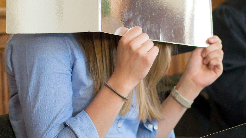 Parto en casa, Homicidio culposo, Neu-Ulm, parto en casa sin asistencia médica, parto en solitario riesgos, homicidio culposo recién nacido Alemania, posición podálica parto domiciliario, Alleingeburt fenómeno redes sociales, partos no asistidos Argentina, parto humanizado ley argentina, mortalidad infantil Alemania estadísticas, partera parto domiciliario riesgos