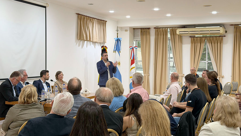 Sommertreffen, Esperanza, Santa Fe, Bernd Fabritius, Comunidad argentino-alemana, Stiftung Verbundenheit, FAAG, Comisionado del Gobierno Federal para los Asuntos de los Repatriados y las Minorías Nacionales, Gabriel Podevils, Alfonso Alderete, Asociación Alemana de Esperanza