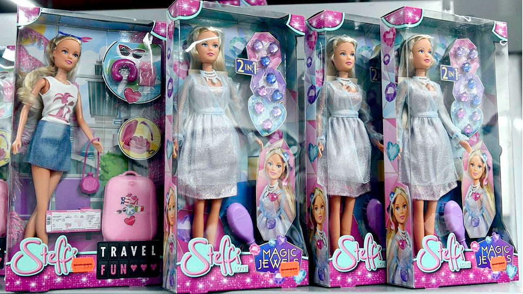 Steffi, República Democrática Alemana, Barbie de Mattel, Steffi muñeca RDA, Steffi 60 años, muñeca Alemania Oriental, juguetes RDA colección, Steffi precio coleccionismo, VEB Puppenfabrik Biggi, Waltershausen Turingia juguetes, Ostalgie muñecas, Steffi vs Barbie, DDR juguetes valor