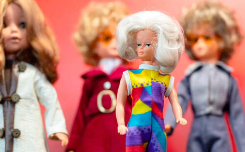 Steffi, República Democrática Alemana, Barbie de Mattel, Steffi muñeca RDA, Steffi 60 años, muñeca Alemania Oriental, juguetes RDA colección, Steffi precio coleccionismo, VEB Puppenfabrik Biggi, Waltershausen Turingia juguetes, Ostalgie muñecas, Steffi vs Barbie, DDR juguetes valor